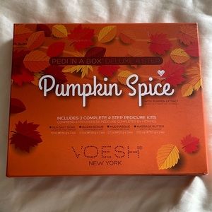 Voesh NY Pedi in a Box - Pumpkin Spice (2 Treatments)